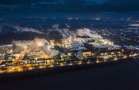 Industrial factory supplied with stainless steel pipes and tubing